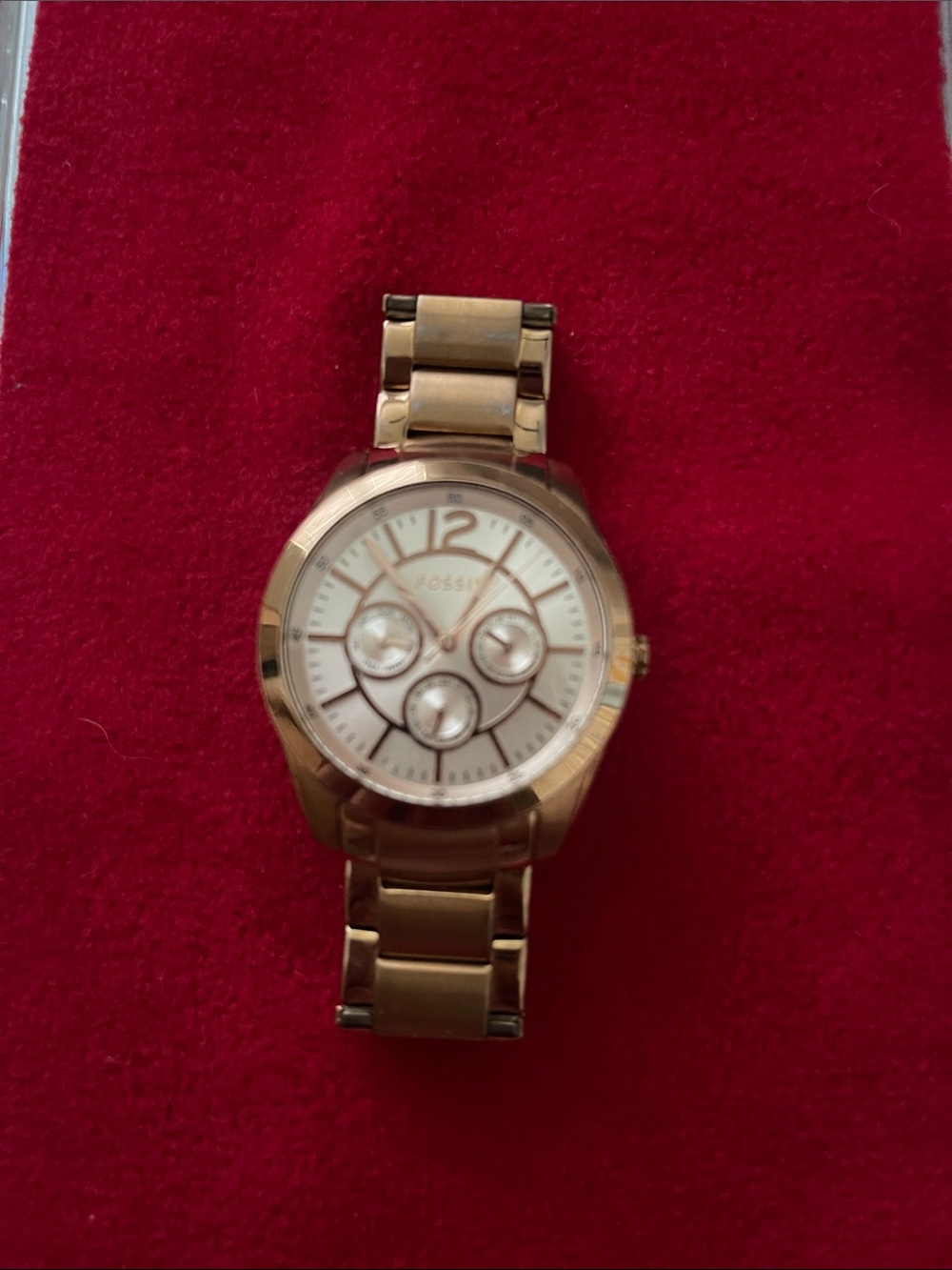 Fossil Woman Gold and White Chronograph Bracelet Watch